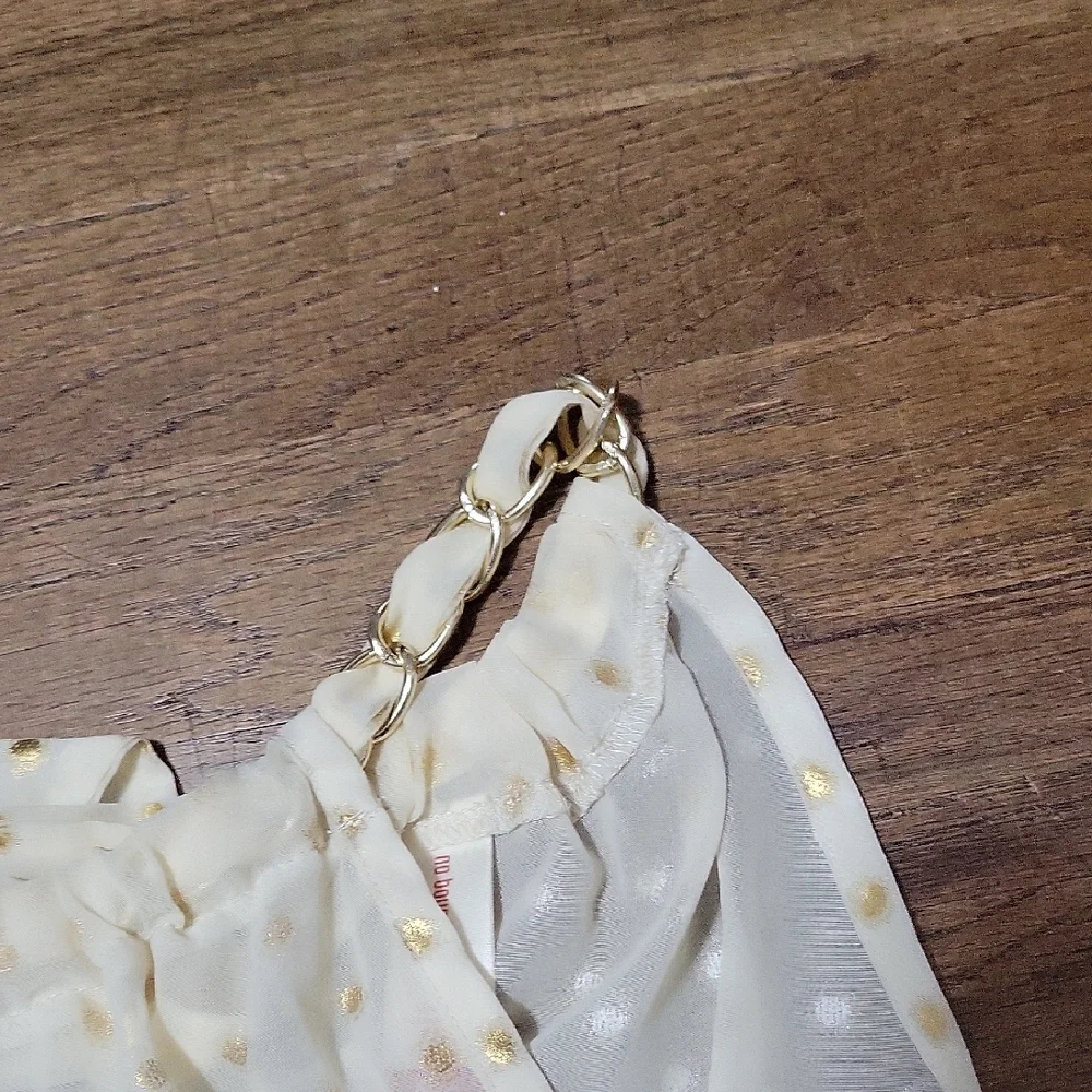 🔵3/$13 NWOT No Boundaries Cream Top with Gold Chain Detail - Picture 2 of 5